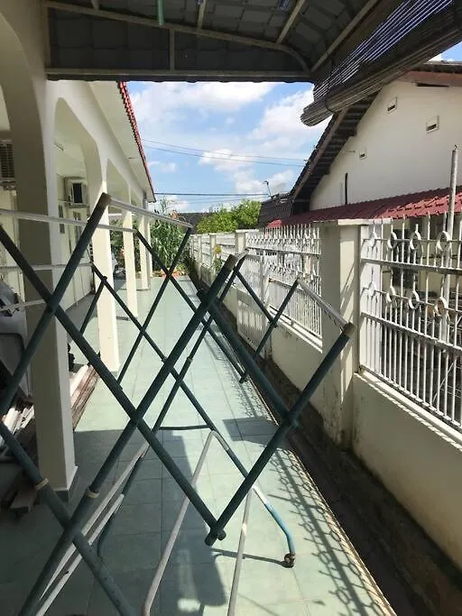 Cosy Big House 5Min Ciq Sogo Ksl Mall 4Br 12Pax Johor Bahru