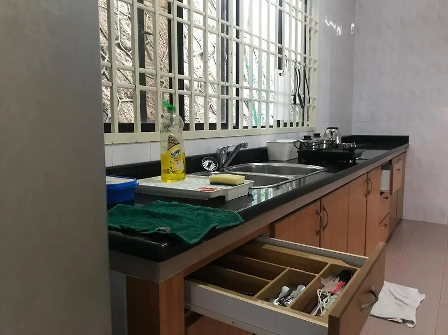 Cosy Big House 5Min Ciq Sogo Ksl Mall 4Br 12Pax Johor Bahru Malezja