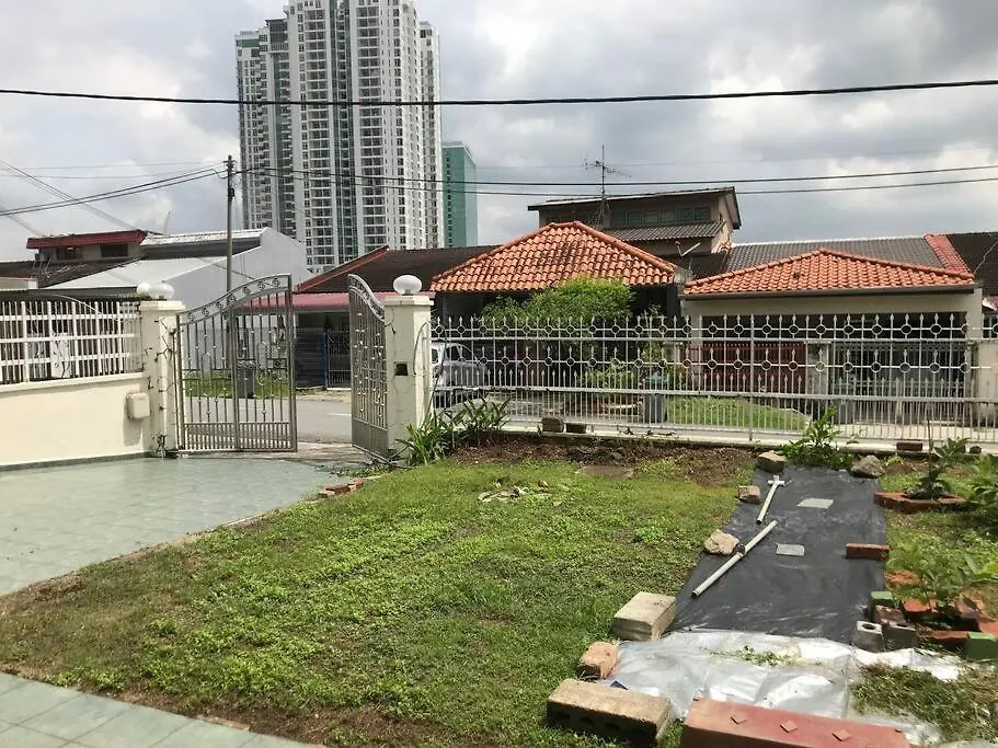 Cosy Big House 5Min Ciq Sogo Ksl Mall 4Br 12Pax Johor Bahru