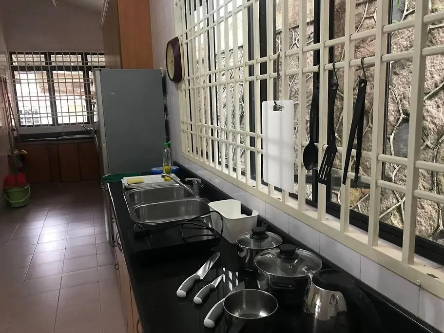 Cosy Big House 5Min Ciq Sogo Ksl Mall 4Br 12Pax Johor Bahru Malezja
