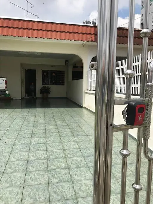 Dom wakacyjny Cosy Big House 5Min Ciq Sogo Ksl Mall 4Br 12Pax Johor Bahru Malezja