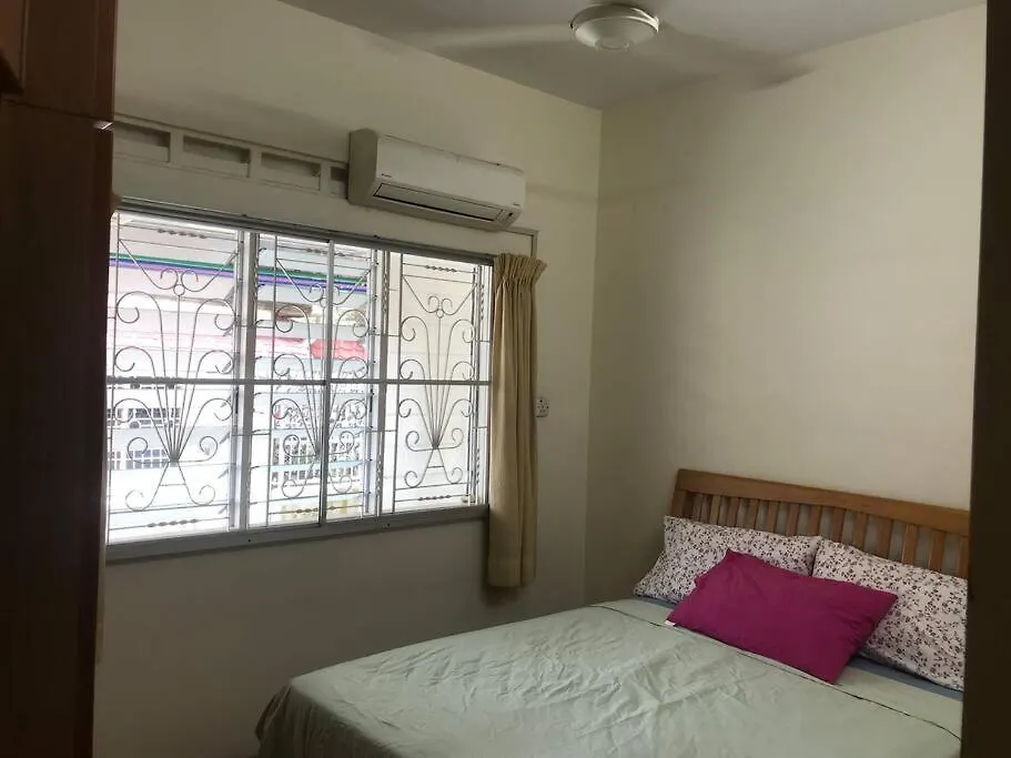 Cosy Big House 5Min Ciq Sogo Ksl Mall 4Br 12Pax Johor Bahru