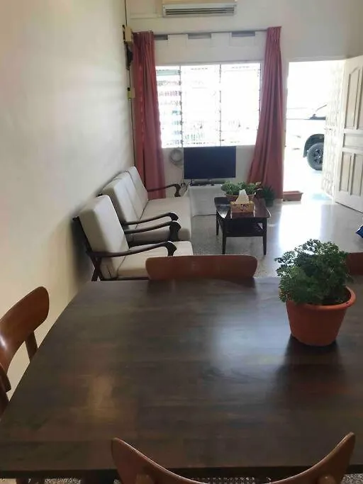 Cosy Big House 5Min Ciq Sogo Ksl Mall 4Br 12Pax Johor Bahru
