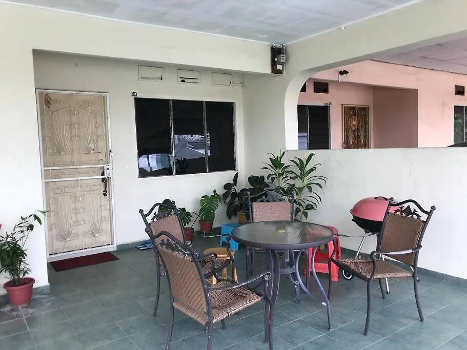 Cosy Big House 5Min Ciq Sogo Ksl Mall 4Br 12Pax Johor Bahru