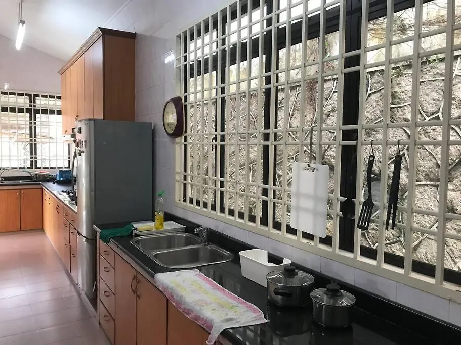 Cosy Big House 5Min Ciq Sogo Ksl Mall 4Br 12Pax Johor Bahru